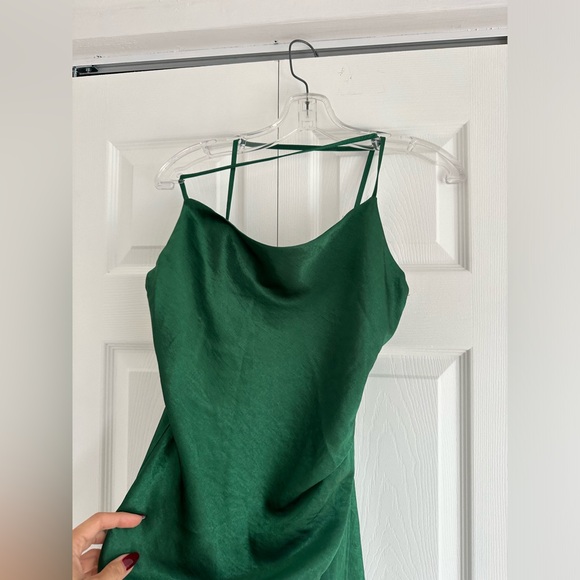 Green satin effect dress - Picture 5 of 8